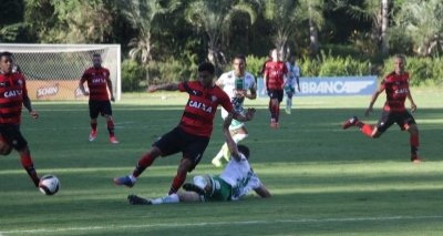 Vitória toma sufoco, mas arranca empate no fim contra o Conquista pelo Baianão