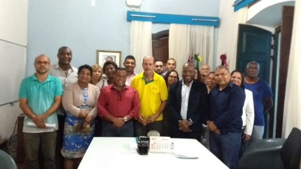 Sindicatos se reúnem com Prefeito mas a condição imposta pode gerar paralisação dos servidores