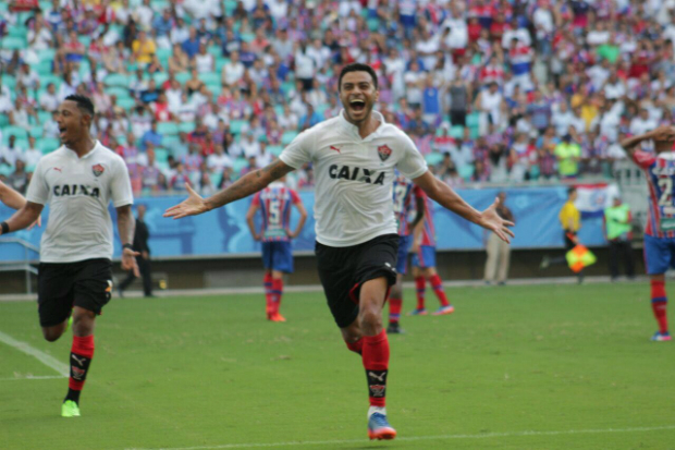 Vitória vence o Bahia por 2 a 1 e mantém invencibilidade no Baianão