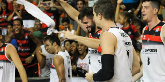 Basquete: Universo/Vitória vence e chega a quarta de final do NBB