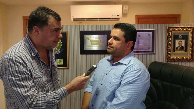 Candeias: Câmara Municipal promulga reajuste salarial de 8% aos servidores, mas impasse deve continuar