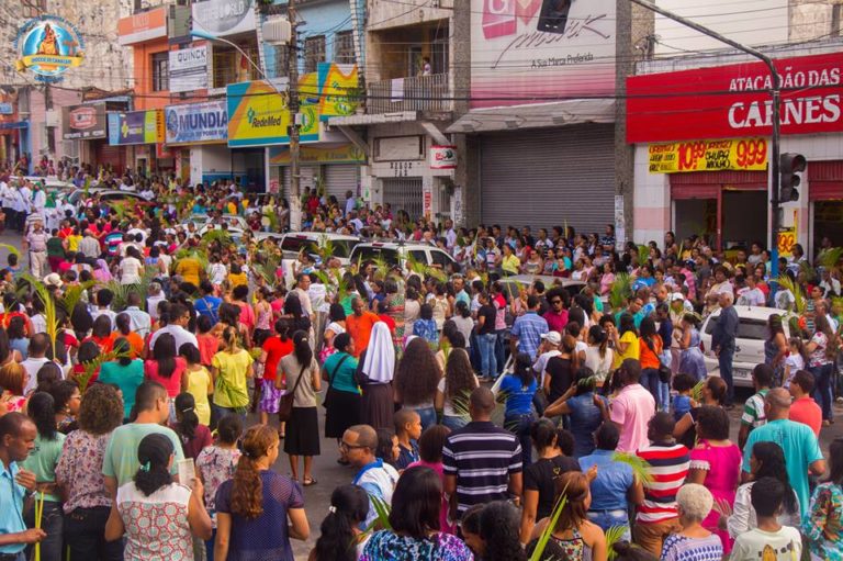 Região Metropolitana: Católicos celebram Domingo de Ramos