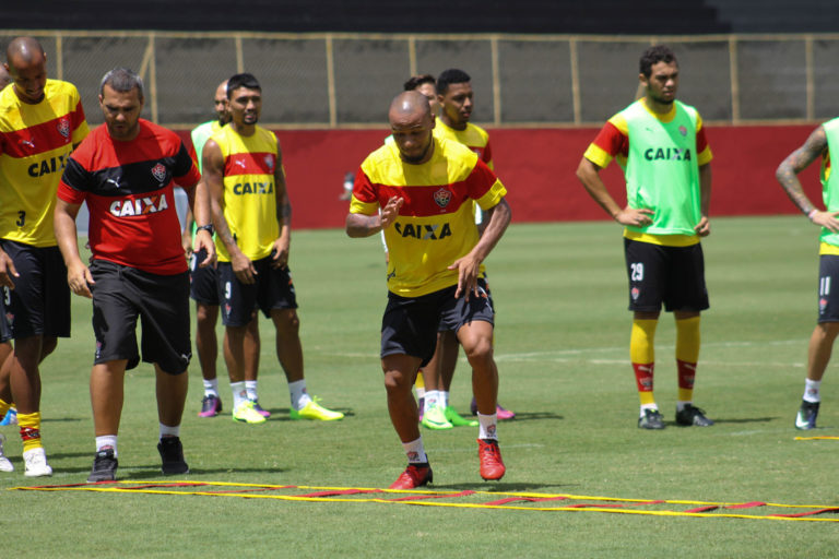 Copa do Brasil: Vitória tem 20 relacionados para decisão diante do Paraná