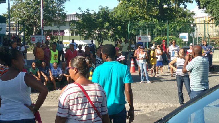 Madre de Deus: Pescadores e marisqueiros protestam em frente a Transpetro