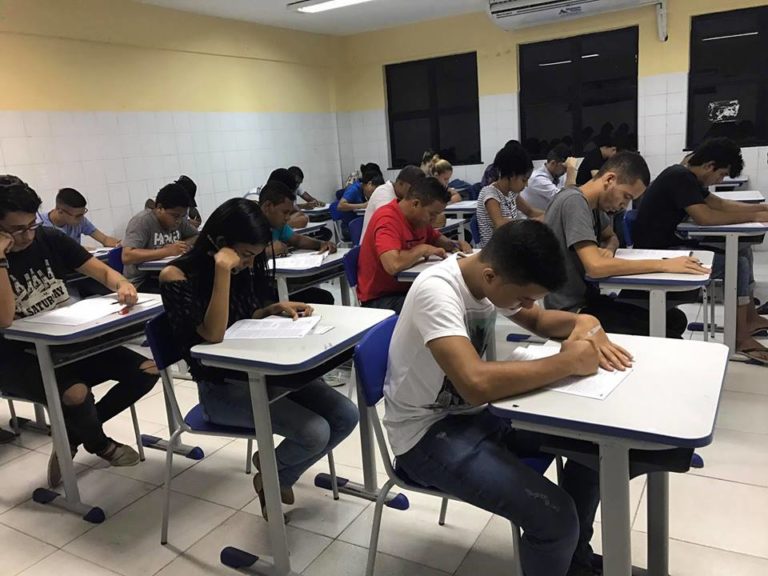 Madre de Deus: Candidatos fazem prova para pré-vestibular gratuito