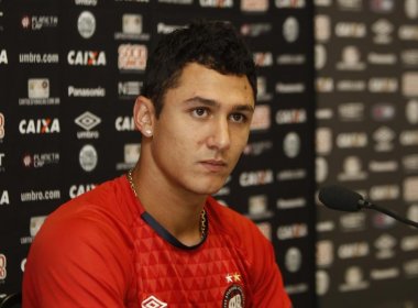 De saída do Atlético-PR, meia Vinícius negocia com o Bahia