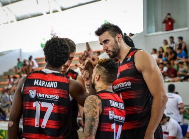 Vitória supera Mogi, se classifica e faz história no NBB