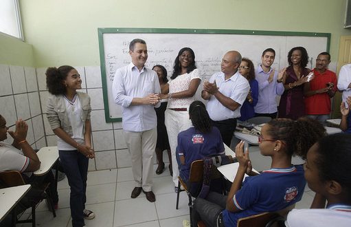 Rui anuncia 3 mil bolsas para professores: “valorização do trabalho”