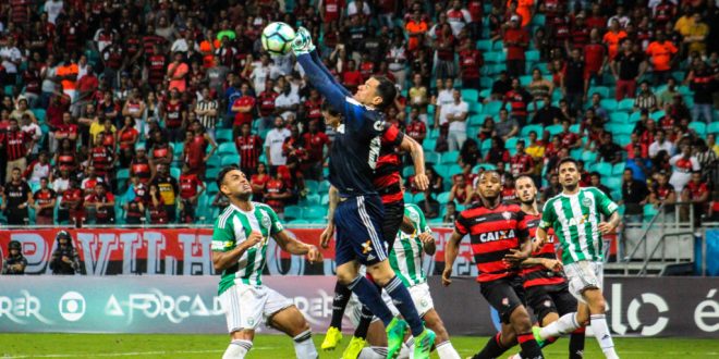 Brasileiro: Vitória volta a perder em casa