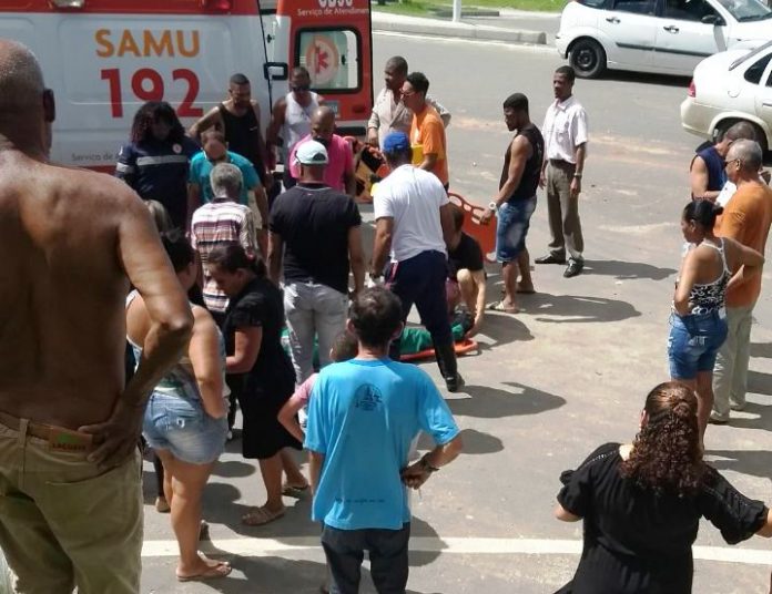 CANDEIAS: GARIS FICAM FERIDOS EM ACIDENTE COM CAMINHÃO DE LIXO