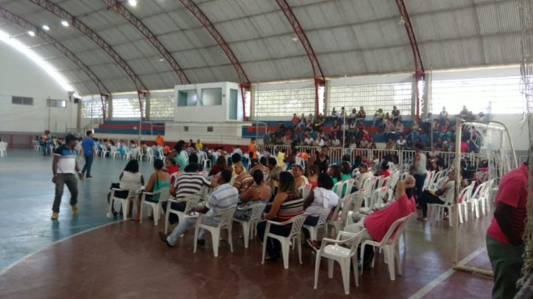 São F. do Conde: Candidatos formam fila para inscrição em processo seletivo