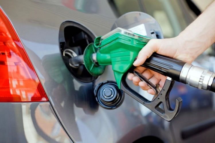 Gasolina tem reajuste de R$ 0,53 em Salvador e região metropolitana