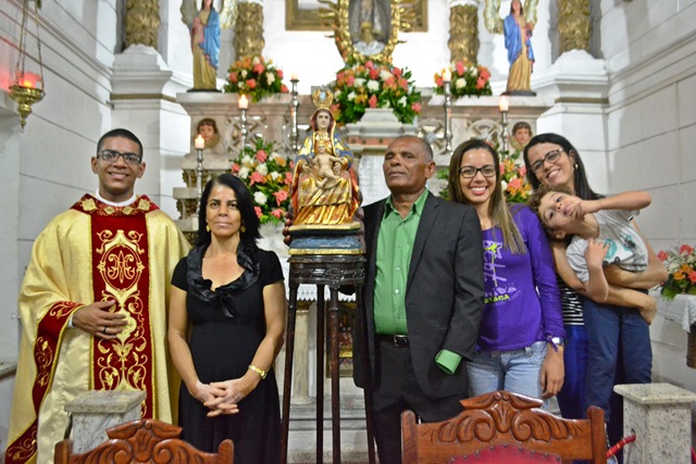 Padre recém-ordenado veio pagar promessa na Paróquia Nossa Senhora das Candeias