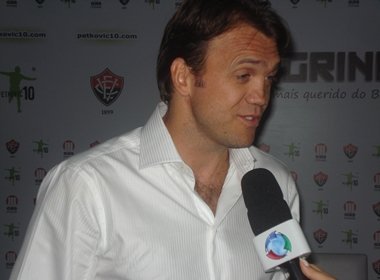 Petkovic acerta com o Vitória e assume gerência de futebol