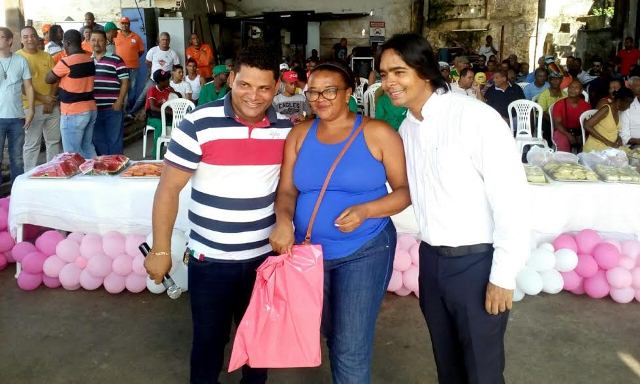 Candeias: Prefeito Drº Pitágoras e garis tomam café em dia festivo