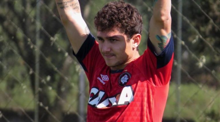Fim da confusão: Vinicius rescinde com o Atlético-PR e fecha com o Bahia até 2018