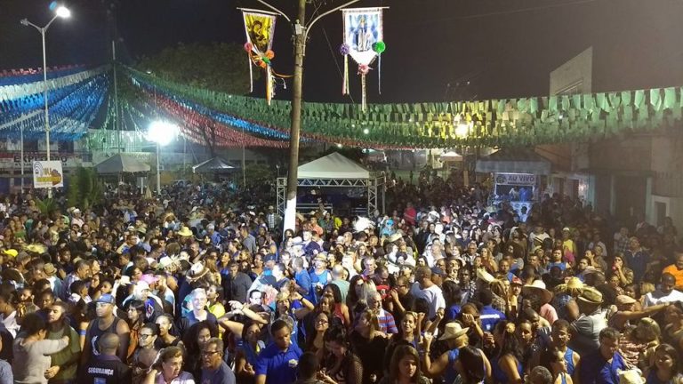 AO VIVO: TRANSMISSÃO DA TERCEIRA NOITE DO ARRAIÁ DE SÃO SEBASTIÃO DO PASSÉ