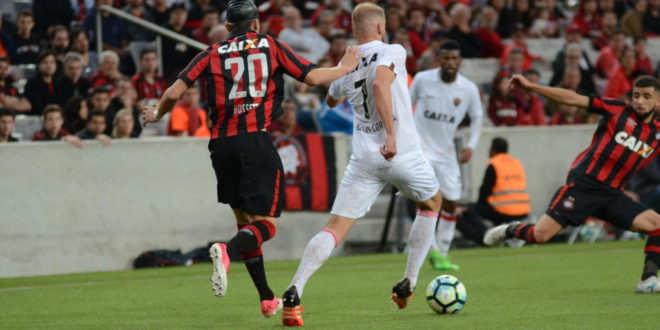 Brasileiro: Vitória é goleado em Curitiba