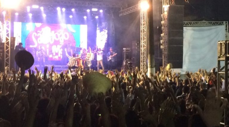Vinte mil pessoas acompanham o segundo dia de shows em São Sebastião do Passé