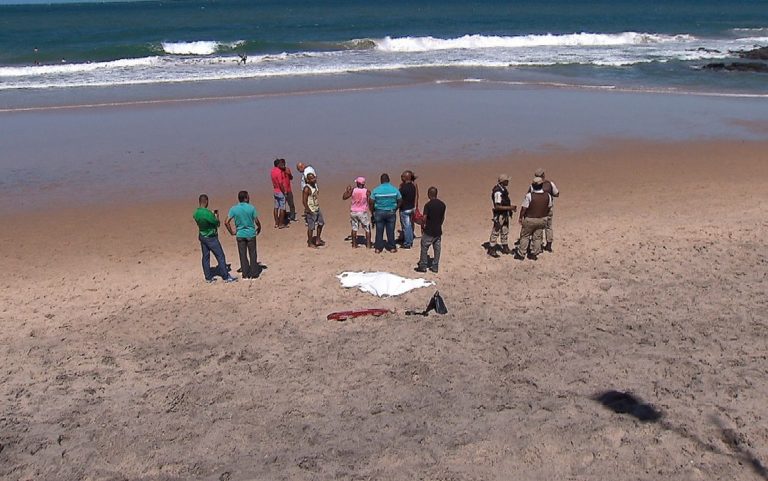 Corpo achado em Ilha de Maré é de jovem que sumiu ao buscar bola no mar da Barra, diz DPT
