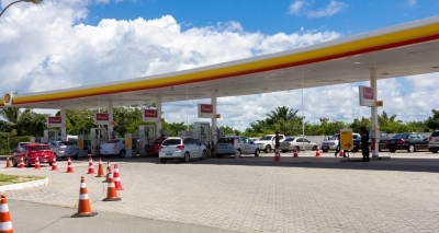 Governo vai anunciar aumento de imposto que deve deixar gasolina mais cara