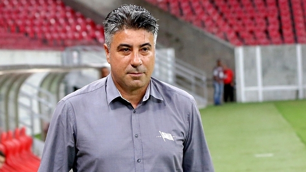 Após reunião, Vitória demite o técnico Alexandre Gallo