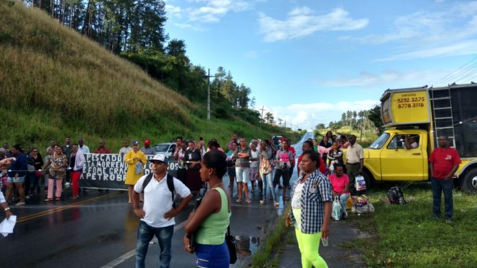 SÃO F. DO CONDE: PESCADORES E MARISQUEIROS REALIZAM MANIFESTAÇÃO