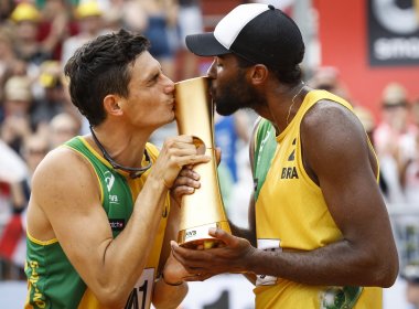 Evandro e André batem anfitriões e faturam Mundial de Vôlei de Praia na Áustria