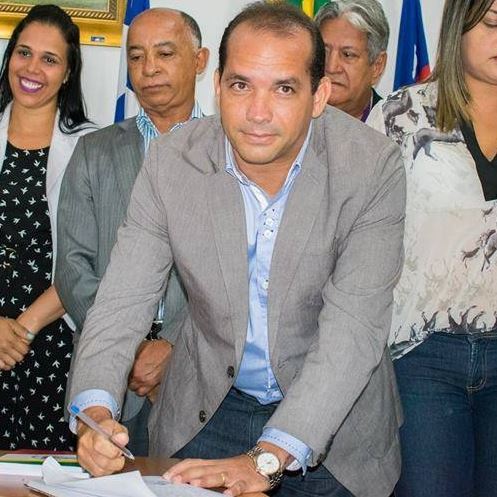 CANDEIAS: CRISE POLÍTICA ENTRE PREFEITO E VICE PROVOCA SAÍDA DE SECRETÁRIO
