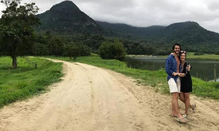 Fátima Bernardes assume relacionamento nas redes sociais