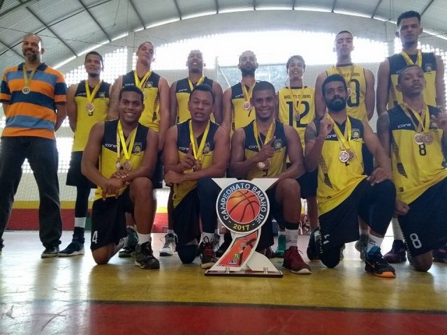 CANDEIAS VENCE O VITÓRIA DA CONQUISTA E CONQUISTA O TÍTULO DO ESPORTE AMADOR