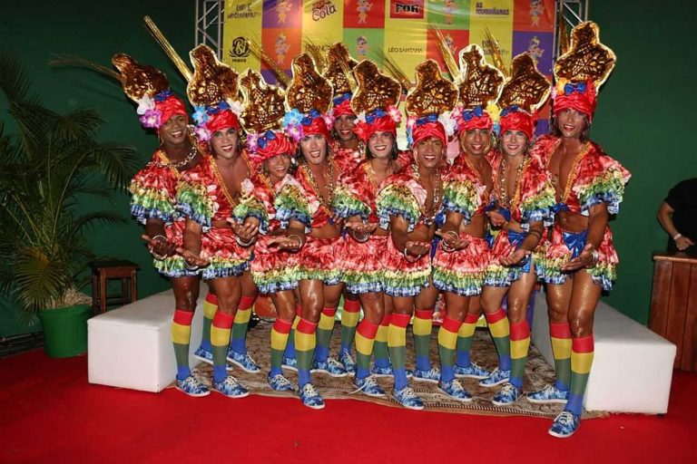 As Muquiranas homenageiam Carmen Miranda no Carnaval 2018