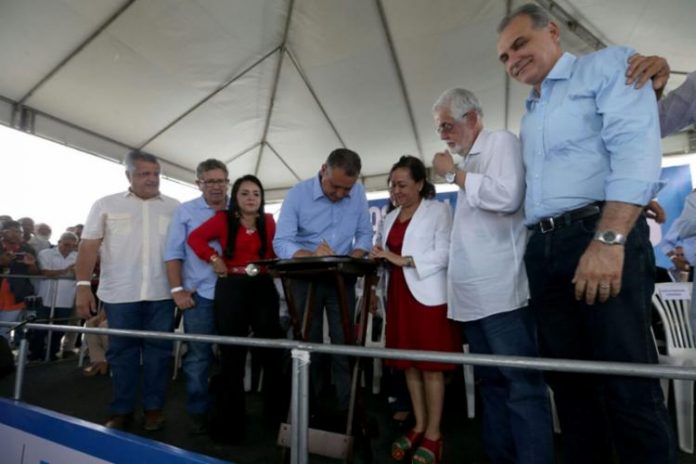 ORDEM DE SERVIÇO PARA CONSTRUÇÃO DO HOSPITAL METROPOLITANO É ASSINADA