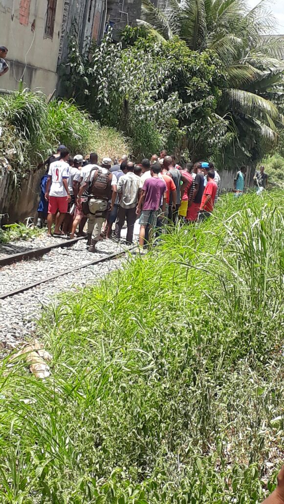 Intenso tiroteio deixa um suspeito morto e outro ferido em Candeias