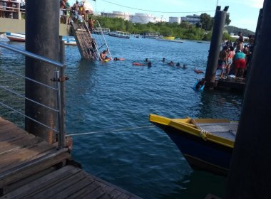 Ponte de passageiros desaba em Madre de Deus e gera pânico