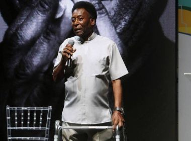 Pelé desmente que teria sido internado após desmaio