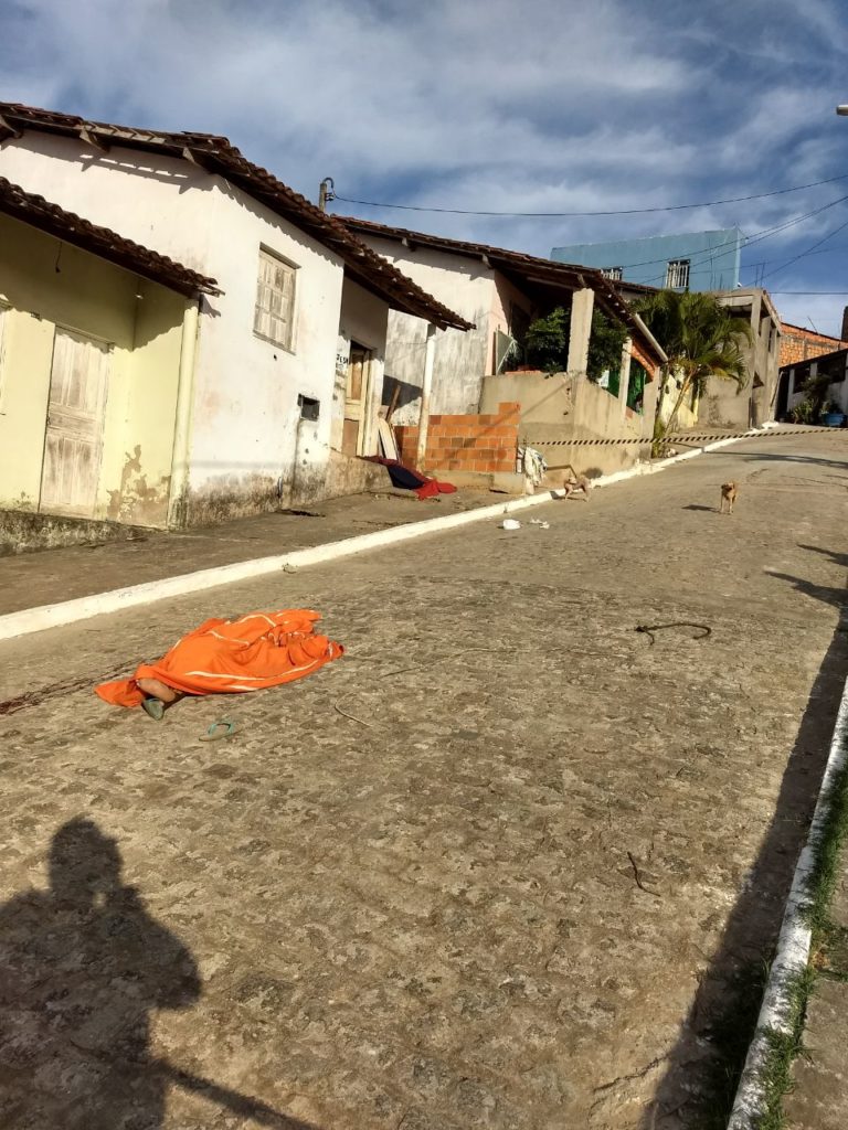 Dois mortos e um baleado em tiroteio em São Francisco do Conde