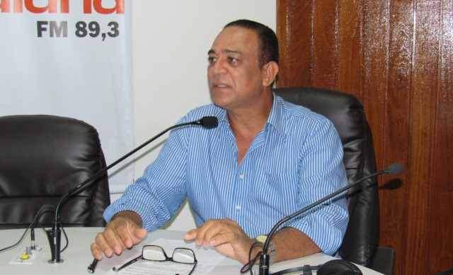 CANDEIAS: SECRETÁRIO DE EDUCAÇÃO ENTREGA CARTA DE DEMISSÃO