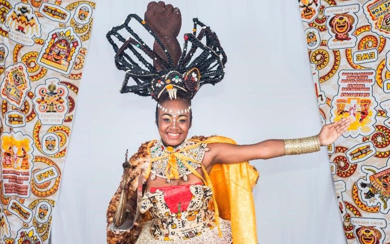Jovem de 19 anos é eleita ‘Deusa do Ébano’ do Ilê Aiyê; princesas também foram selecionadas