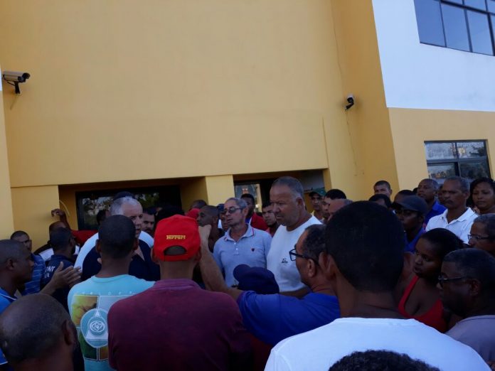 CANDEIAS: MOTORISTA DE TRANSPORTE É AGREDIDO EM BRIGA; PERMISSIONÁRIOS REALIZAM MANIFESTAÇÃO