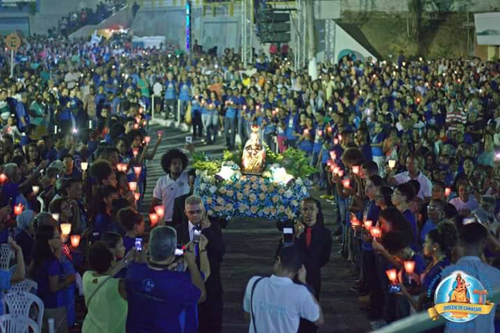 FIEIS PARTICIPAM DA ÚLTIMA NOITE DO NOVENÁRIO EM HONRA A NOSSA SENHORA DAS CANDEIAS