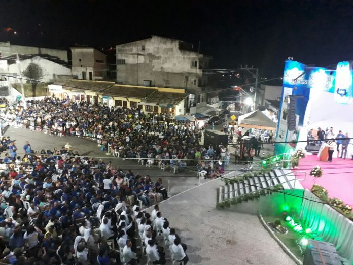 CANDEIAS: CATÓLICOS CELEBRAM OITAVA NOITE DE NOVENÁRIO EM HONRA A NOSSA SENHORA DAS CANDEIAS