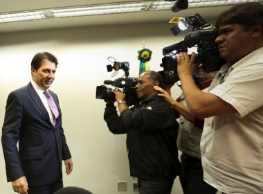 Tempo mínimo de 25 anos para aposentadoria de servidor foi mantido, garante Arthur Maia