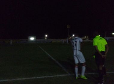 Energia acaba e paralisa jogo entre Jacuipense e Vitória