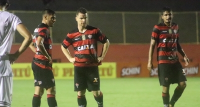 Vitória vence o Globo de virada por 3 a 1 e se classifica como líder