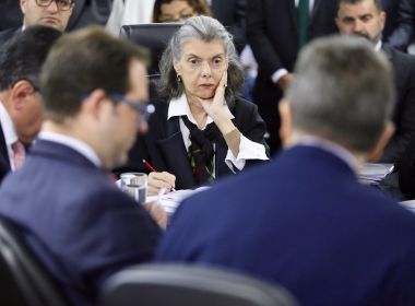 Cármen Lúcia afirma que julgamento de habeas corpus foi interrompido para evitar exaustão