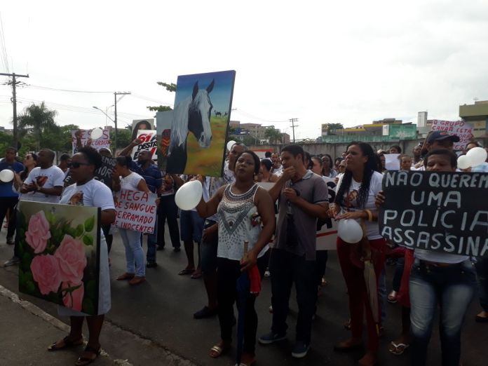 ANDEIAS: MORADORES PROTESTAM CONTRA MORTE DE ARTISTA PLÁSTICO EM AÇÃO DA PM