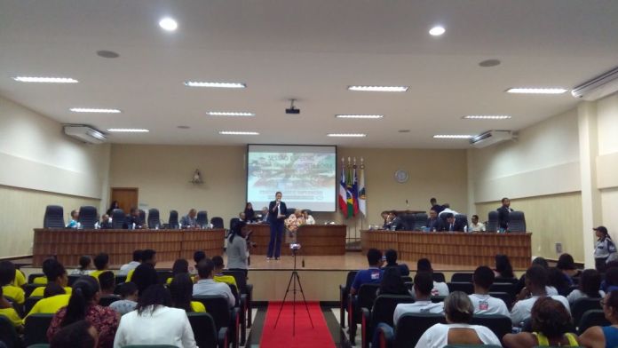 CANDEIAS: SESSÃO ESPECIAL EM HOMENAGEM A CAMPANHA DA FRATERNIDADE DISCUTE AÇÕES DE COMBATE A VIOLÊNCIA