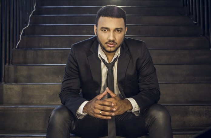 CANDEIAS: ELI SOARES SE APRESENTA NO SEGUNDO DIA DA SEMANA EVANGÉLICA