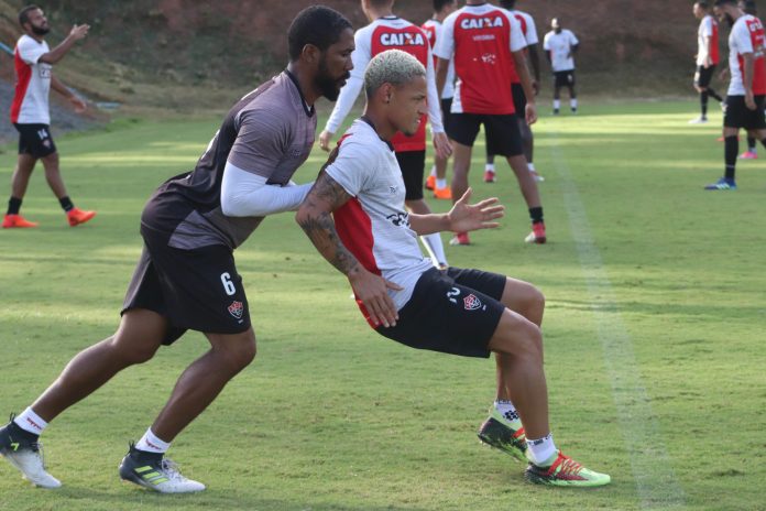 FORA DE CASA, VITÓRIA ENFRENTA O AMÉRICA-MG DE OLHO NO PRIMEIRO TRIUNFO NO BRASILEIRÃO